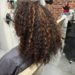 Coupe Femme et Cheveux Longs au Salon des Charmilles